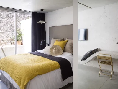 21-8211-UN-AMOUR-D039HOTEL-8211-Leucate_2505242