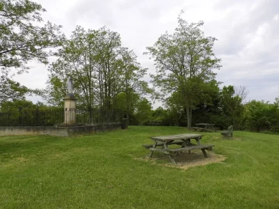 AIRE-DE-PIQUE-NIQUE-DE-LA-BUTTE-DE-LA-VIERGE-A-GAUJAC_705392