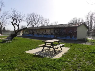 AIRE-DE-PIQUE-NIQUE-DE-LA-PISCINE-MUNICIPALE-DE-LOMBEZ_705362