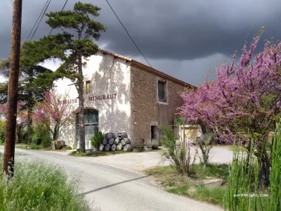 AIRE-DE-SERVICES-POUR-CAMPING-CARS-8211-DOMAINE-DE-MINGRAUT-8211-Fontcouverte_3375532
