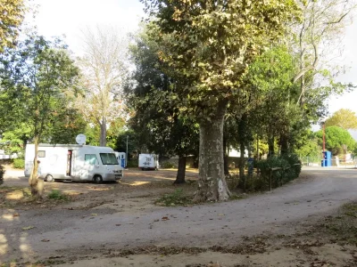 AIRE-DE-SERVICES-POUR-CAMPING-CARS-8211-VINASSAN-VILLAGE-8211-Vinassan_2636613