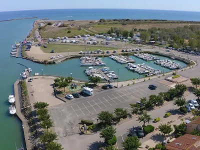 AIRE-DE-SERVICES-POUR-CAMPING-CARS-CABANES-DE-FLEURY-8211-Fleury_2636169