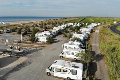 AIRE-DE-STATIONNEMENT-CAMPING-CAR-DES-3-DIGUES-8211-Sete_2796482