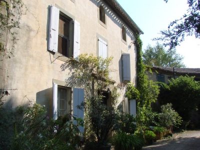 AIRE-DE-STATIONNEMENT-POUR-CAMPING-CARS-8211-CHATEAU-L039AMIRAL_37729