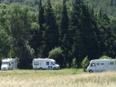 AIRE-DE-STATIONNEMENT-POUR-CAMPING-CARS-8211-CHATEAU-VILLEMAGNE-8211-Lagrasse_2636163