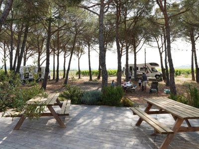 AIRE-DE-STATIONNEMENT-POUR-CAMPING-CARS-8211-DOMAINE-DES-HOMS_37918