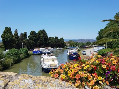 AIRE-DE-STATIONNEMENT-POUR-CAMPING-CARS_37766
