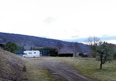 AIRE-DE-STATIONNNEMENT-COMMUNALE-POUR-CAMPING-CARS-8211-Saint-Marsal_2519040