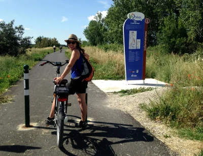 ARLES-8211-Le-long-de-la-ViaRhona-a-velo-8211-Arles_2901550