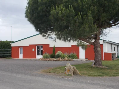 Accueil-camping-car-hors-camping-8211-EARL-Canards-gras-du-Cebron-8211-Louin_3043460