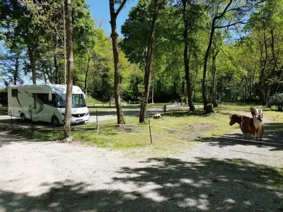 Aire-Camping-Car-Parc-de-Girac-8211-Girac_3085645