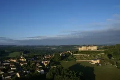 Aire-communale-de-Hautefort-8211-Hautefort_2921466