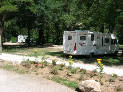 Aire-communale-de-camping-cars-des-berges-du-Lot-8211-Saint-Cirq-Lapopie_1732420