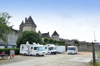 Aire-d039accueil-Camping-Cars-de-Bourganeuf-8211-Bourganeuf_2865831