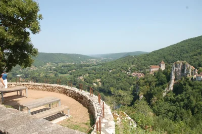 Aire-de-Pique-Nique-Vue-sur-Saint-Cirq-Lapopie-8211-Saint-Cirq-Lapopie_2360395