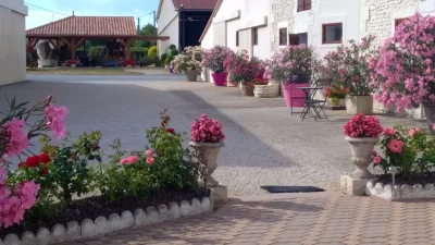 Aire-de-Stationnement-de-Camping-Car-de-l039Huilerie-Lepine-8211-Availles-en-Chatellerault_2929708