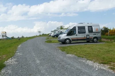 Aire-de-camping-car-6-emplacements-a-la-ferme-8211-Vezins-de-Levezou_2252628