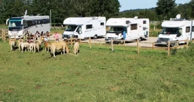 Aire-de-camping-car-a-la-ferme-La-Montagnette-8211-Laguiole_2227454