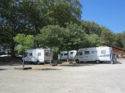 Aire-de-camping-cars-de-Villeton-8211-Villeton_2891888