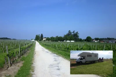 Aire-de-camping-cars-des-Vignobles-Lobre-et-fils-8211-Ladaux_2871940
