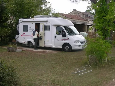 Aire-de-camping-cars-du-Chateau-des-Cordonniers-8211-Saint-Brice_2930252