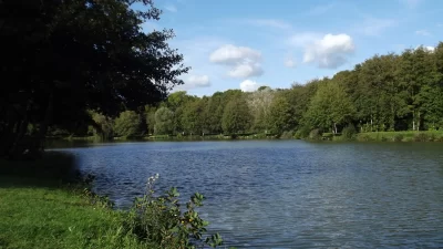 Aire-de-jeux-et-de-pique-nique-a-l039aire-de-loisirs-de-l039etang-des-Coudreaux-8211-Autry-le-Chatel_1355013