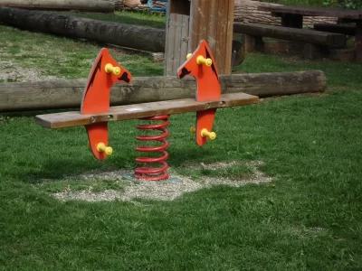 Aire-de-jeux-place-des-Fetes_710811