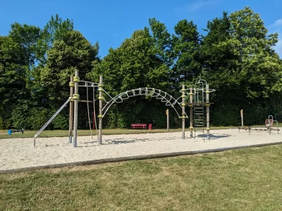 Aire-de-jeux-pour-enfants-de-Saint-Martin-de-la-Lieue_690701