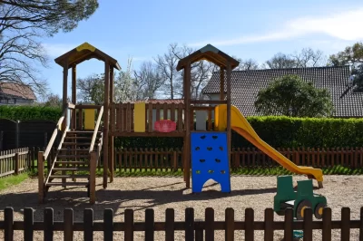 Aire-de-jeux-pour-enfants_1050902