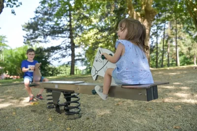 Aire-de-jeux-pour-enfants_1132080