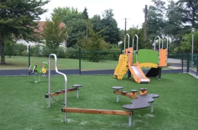 Aire-de-jeux-pour-enfants_1135279