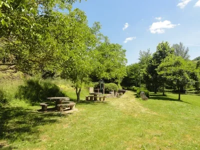 Aire-de-pique-nique-La-Chaussee-du-Lapin-8211-Saint-Sernin-sur-Rance_2259816