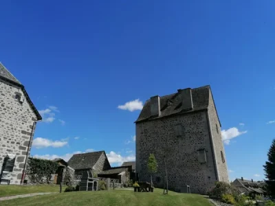 Aire-de-pique-nique-a-Brommat-8211-dans-le-parc-de-la-Maison-Forte-8211-Brommat_2257875
