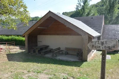 Aire-de-pique-nique-a-Grand-Vabre-8211-Conques-en-Rouergue_2260038