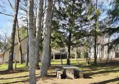Aire-de-pique-nique-a-Notre-Dame-du-Buenne-8211-Clairvaux-d039Aveyron_2259635