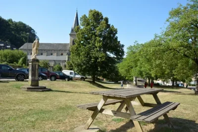 Aire-de-pique-nique-a-Salles-la-Source-place-du-Griffoul-8211-Salles-la-Source_2259484