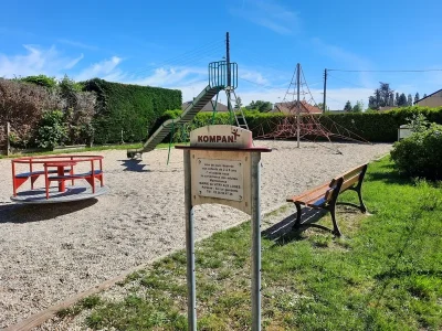 Aire-de-pique-nique-a-l039entree-de-Vitry-aux-Loges-8211-Vitry-aux-Loges_2467526