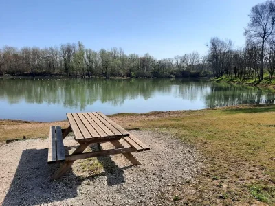 Aire-de-pique-nique-a-l039etang-de-la-Tuilerie-de-Sandillon-8211-Sandillon_2467522