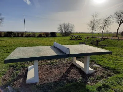 Aire-de-pique-nique-au-parc-Andre-Bezault-a-Ouvrouer-les-Champs-8211-Ouvrouer-les-Champs_2524211