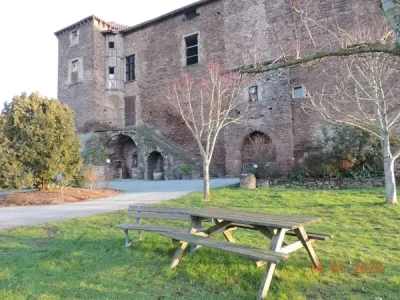 Aire-de-pique-nique-du-chateau-8211-Saint-Izaire_2259976