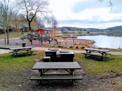 Aire-de-pique-nique-du-lac-de-Saint-Gervais-8211-Saint-Symphorien-de-Thenieres_2259649