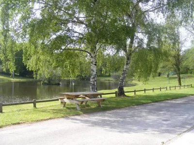 Aire-de-pique-nique-plan-d039eau-de-Sangayrac-8211-Saint-Amans-des-Cots_2260021
