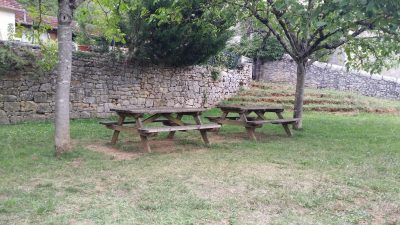 Aire-de-pique-nique-proche-de-l039Eglise_31227