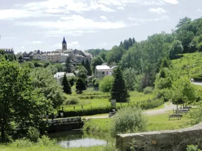 Aire-de-pique-nique-quotVillefranquettequot-8211-Salles-Curan_2260036