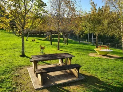 Aire-de-pique-nique-terrain-de-jeux-de-Campouriez-8211-Campouriez_2259609