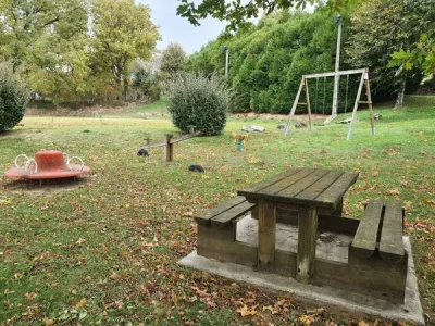 Aire-de-pique-nique-terrain-de-jeux-de-Volonzac-8211-Campouriez_2257736