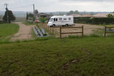 Aire-de-service-des-camping-cars-Joel-Guerin-8211-Pessac-sur-Dordogne_3594992