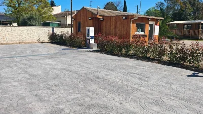 Aire-de-service-pour-camping-cars-du-camping-des-manades-8211-Arles_3628936