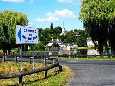 Aire-de-services-du-camping-du-Val-Joyeux-Chateau-la-Valliere-8211-Chateau-la-Valliere_3250792