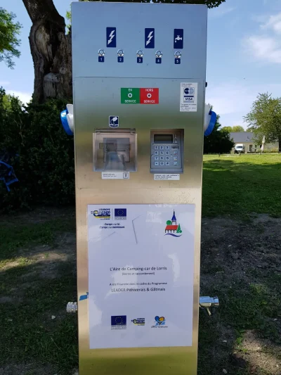 Aire-de-services-et-stationnement-pour-camping-car-8211-Lorris_1692629